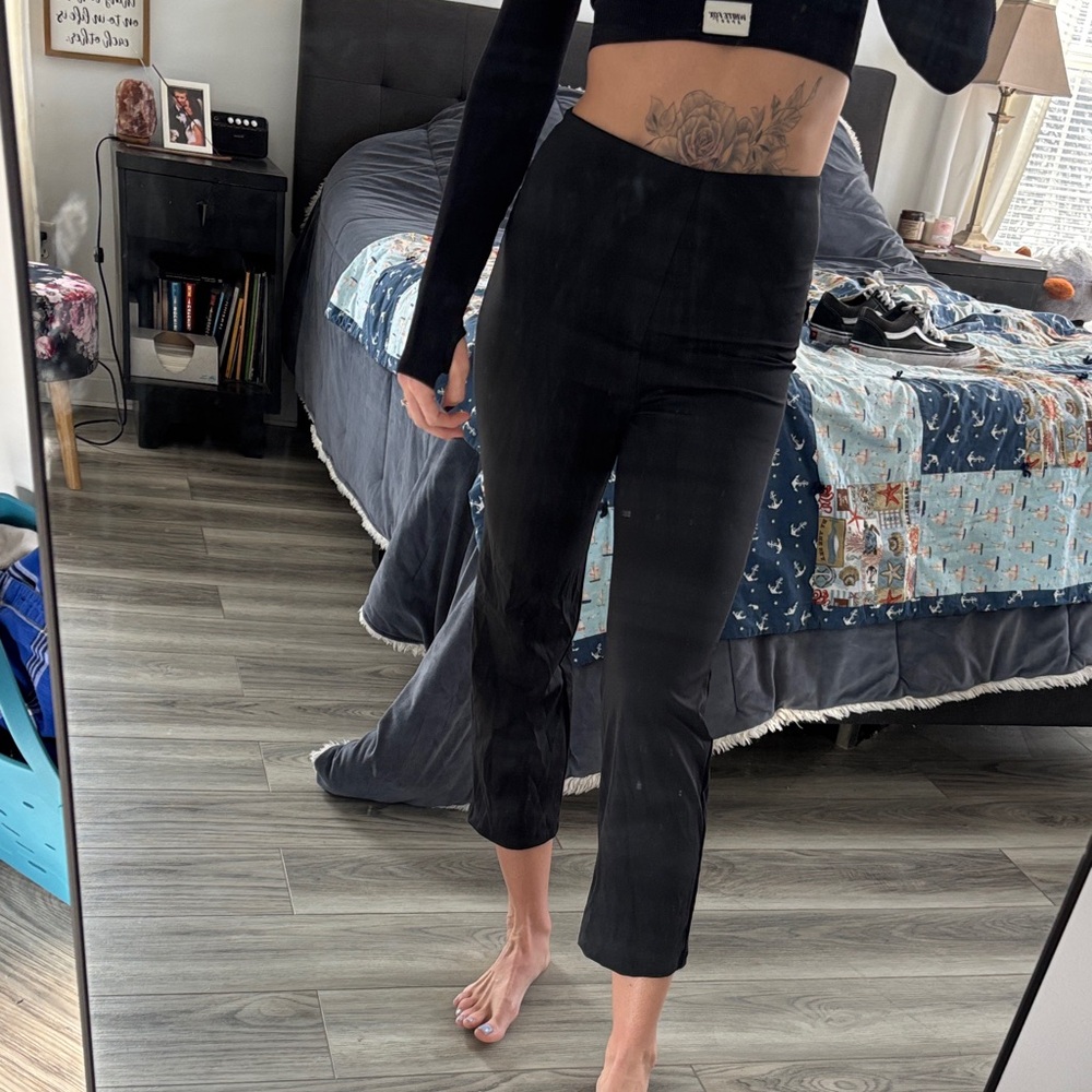 Victoria's Secret Black Cropped Pants - Picture 2 of 5